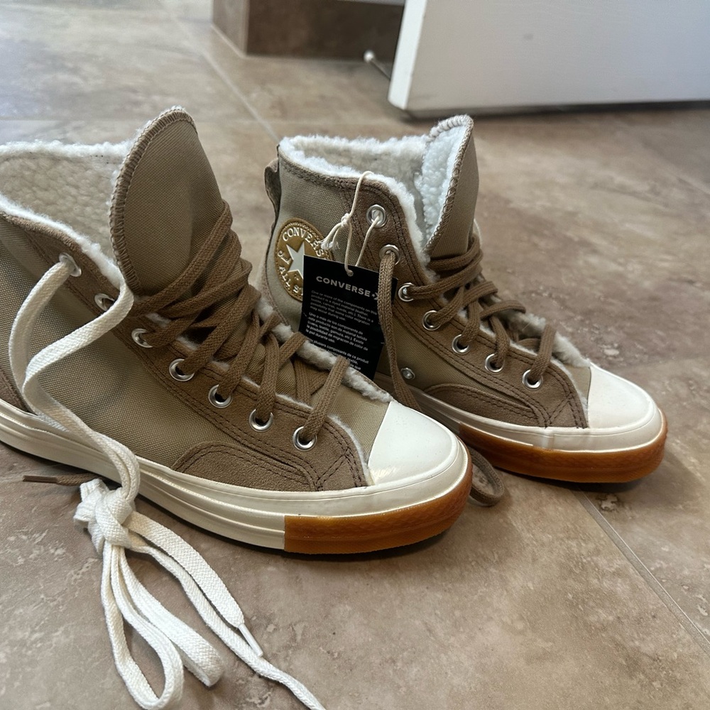 NWT Women’s 6.5 Brown Converse Winter High-Top Sneakers with Faux Fur Lining